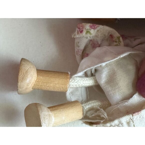 Ryan's Room Wooden Dollhouse Miniature Grandpa Grandma Daughter Figurines - Picture 5 of 9